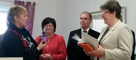 MdL Elisabeth Alter, Renate Wels, Bürgermeisterin der Gemeinde Steinhöfel, Staatssekretär Rudolf Zeeb und die Ehrenamtlerin des Monates Fr. Dr. Christel Fielauf