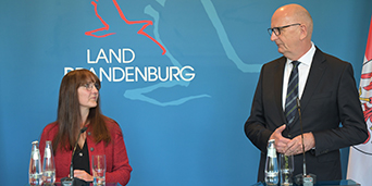 Innenministerin tritt zurück 