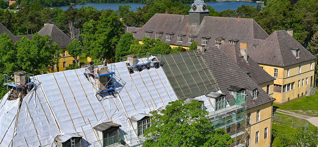 Blick vom Uhrenturm über die Baustelle am «Gebäudeensemble Joachimsthalsches Gymnasium