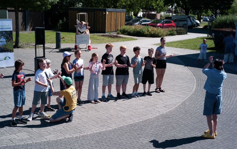 Foto: Kinderchor unter der Leitung von Ljudmila Rehberg