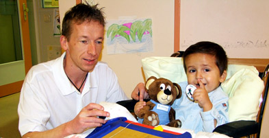 Foto: Salomon im Krankenbett Foto: Salomon im Krankenbett