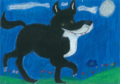 Bild zeigt einen schwarzen Wolf vor blauem Himmel. Bild zeigt einen schwarzen Wolf vor blauem Himmel.