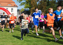 Foto: Läufer beim Start Foto: Läufer beim Start