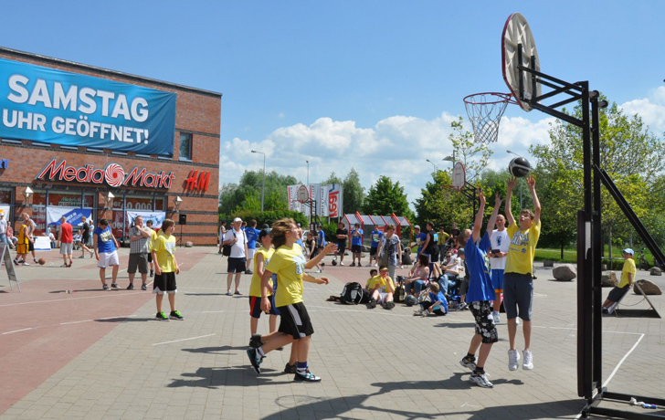 Foto: Streetballfelder auf dem Oder-Center-Vorplatz