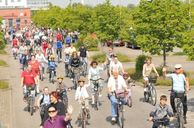 Foto: Radler starten am Oder-Center Foto: Radler starten am Oder-Center