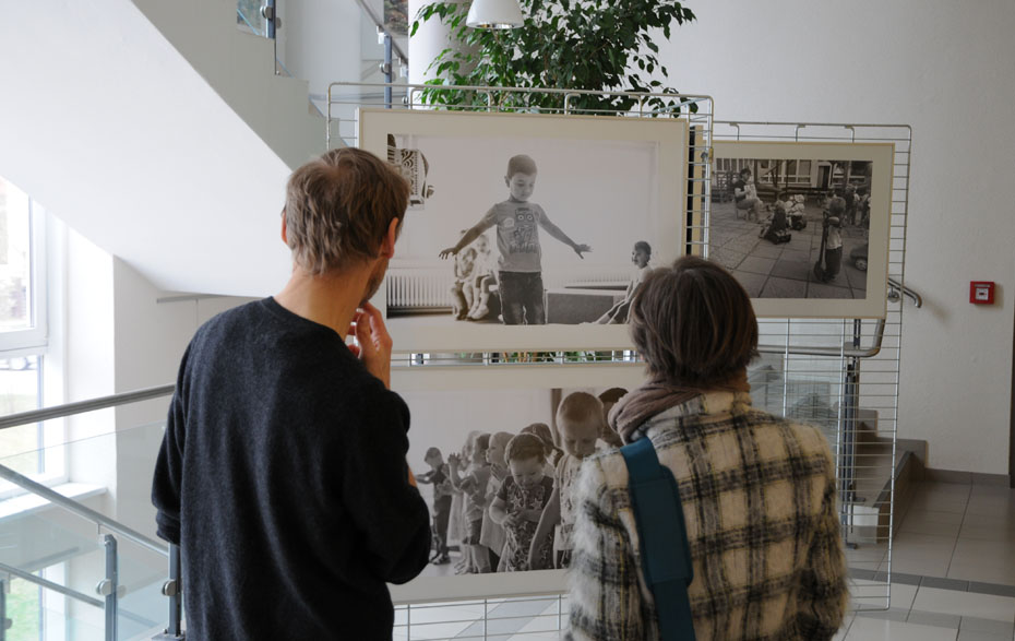 Foto: Fotoausstellung ML2 Frank Döring Gespräch Foto: Fotoausstellung ML2 Frank Döring Gespräch