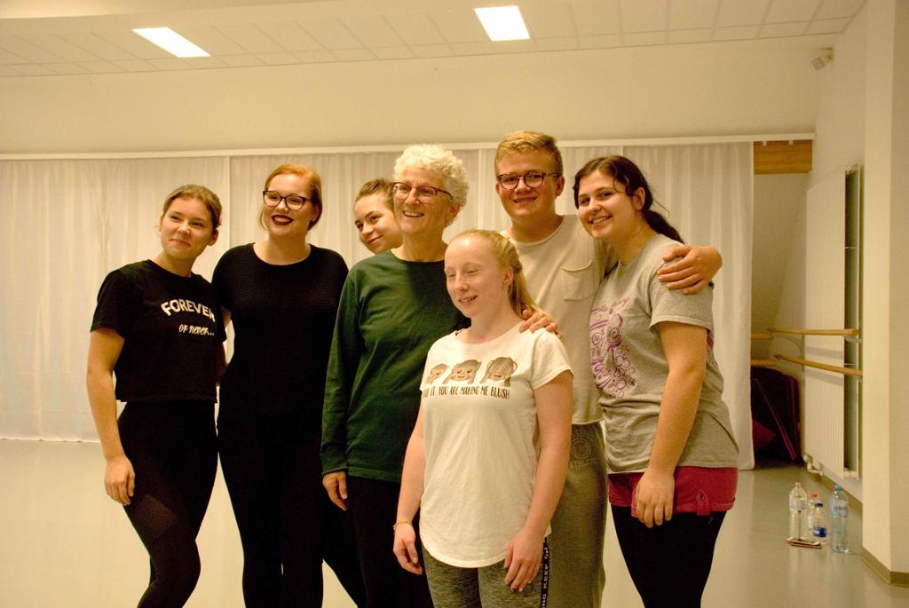 Foto: Tanzworkshop 09.11.2018 Ferolyn Angell Schüler Foto: Tanzworkshop 09.11.2018 Ferolyn Angell Schüler