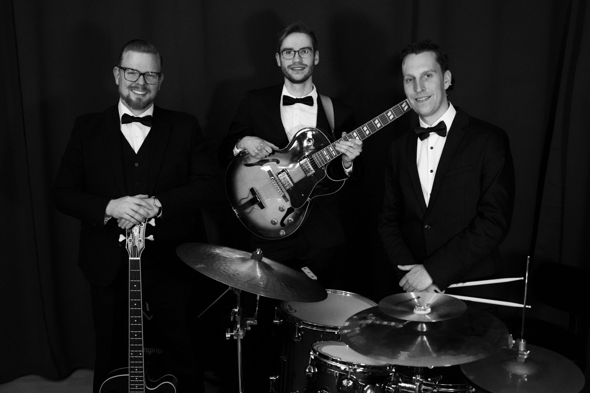 Foto: Trio mit Instrumenten Foto: Trio mit Instrumenten