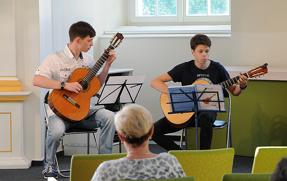 Foto: Mittsommernacht 2019 Gitarren-Duo Foto: Mittsommernacht 2019 Gitarren-Duo