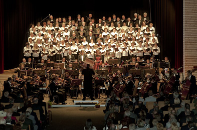 Foto: Orchester und Chor vor Publikum Foto: Orchester und Chor vor Publikum