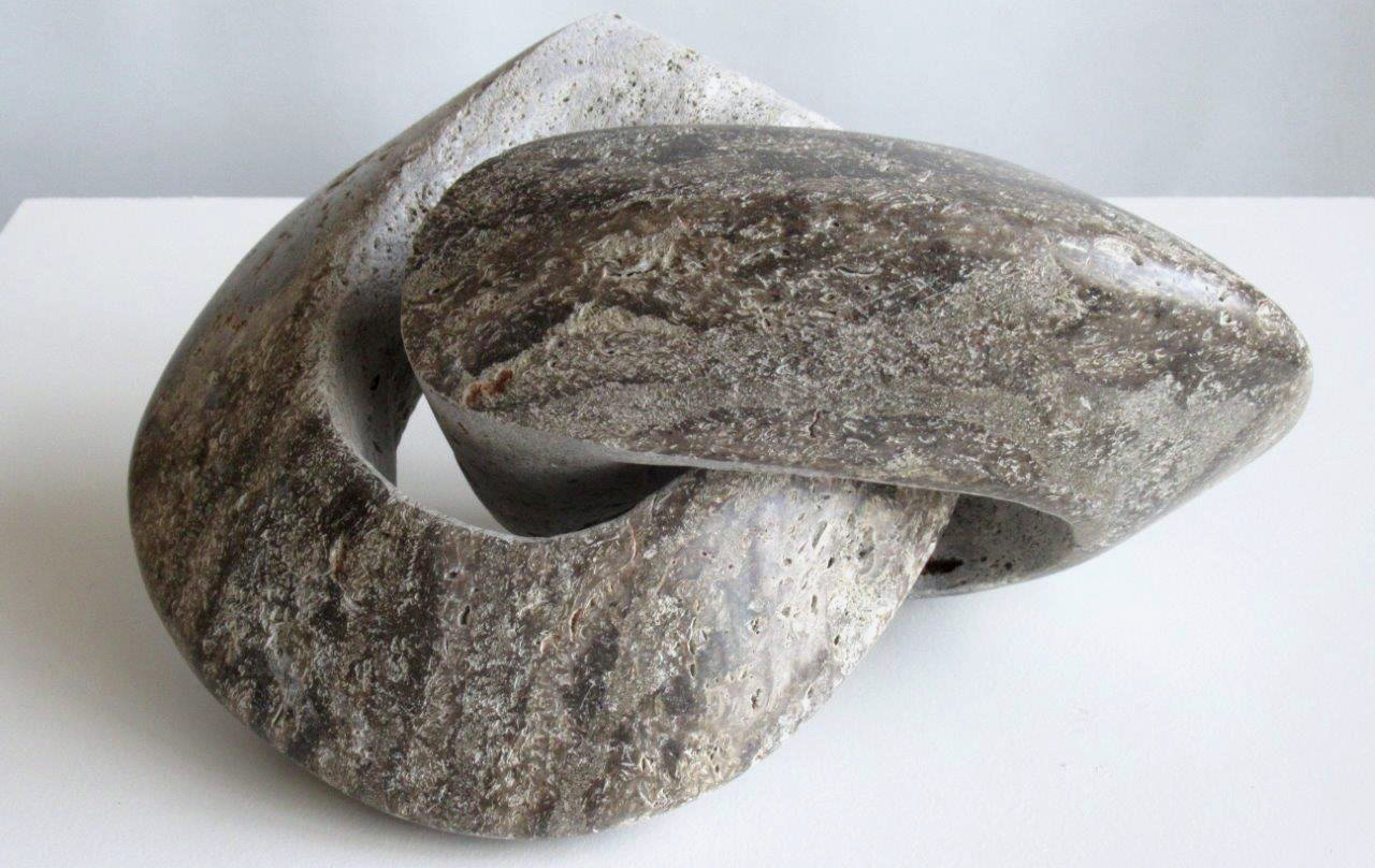 Foto: Kunstwerk aus Muschelkalk Foto: Kunstwerk aus Muschelkalk
