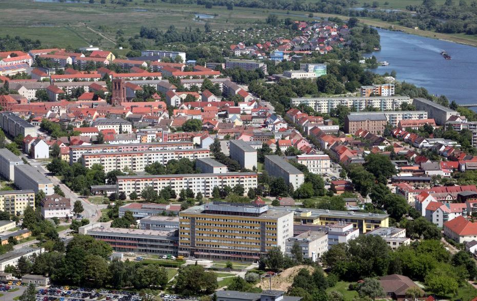 Luftbild mit dem Klinikum im Vordergrund