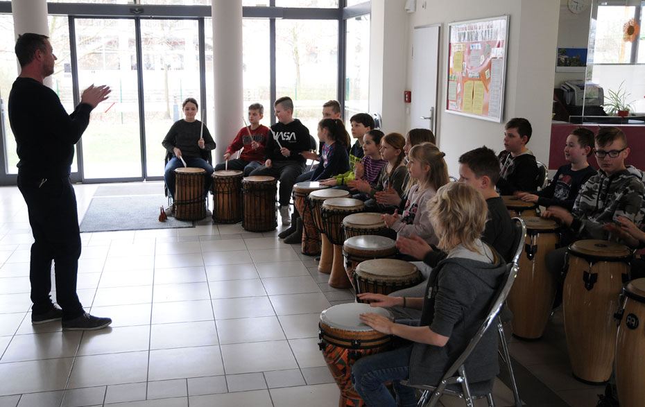 Foto: Fotoausstellung ML2 Percussionsklasse der evangl. Grundschule Foto: Fotoausstellung ML2 Percussionsklasse der evangl. Grundschule