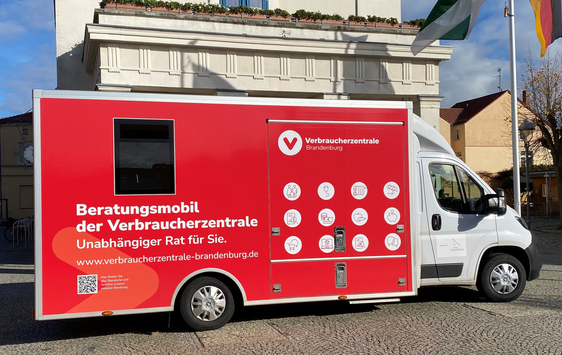 Foto: rotes Fahrzeug Foto: rotes Fahrzeug