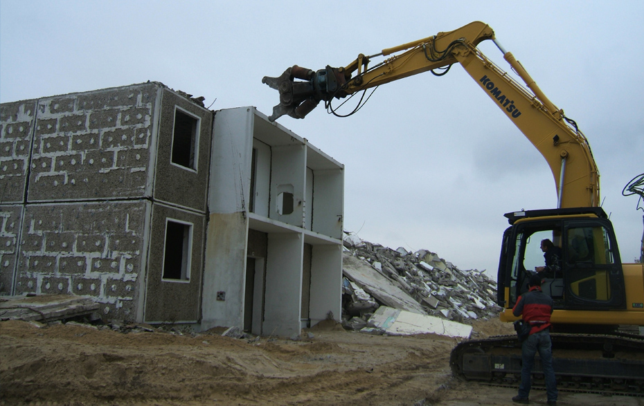 Foto: Symbolischer Abriss der letzten Platte