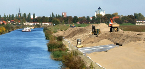 Foto: Deich bei Schwedt Foto: Deich bei Schwedt