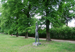Foto: Park mit Plastik Foto: Park mit Plastik