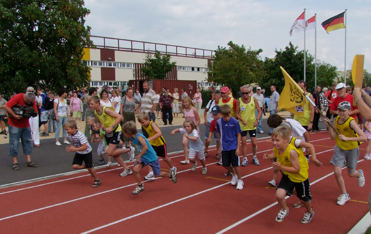 Foto: Wettlauf auf dem Sportplatz