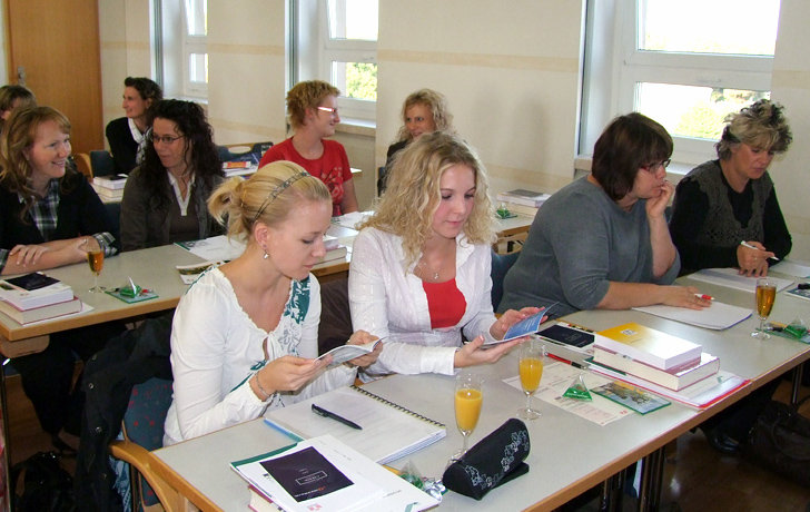 Foto: Studenten im Schwedter Rathaussaal