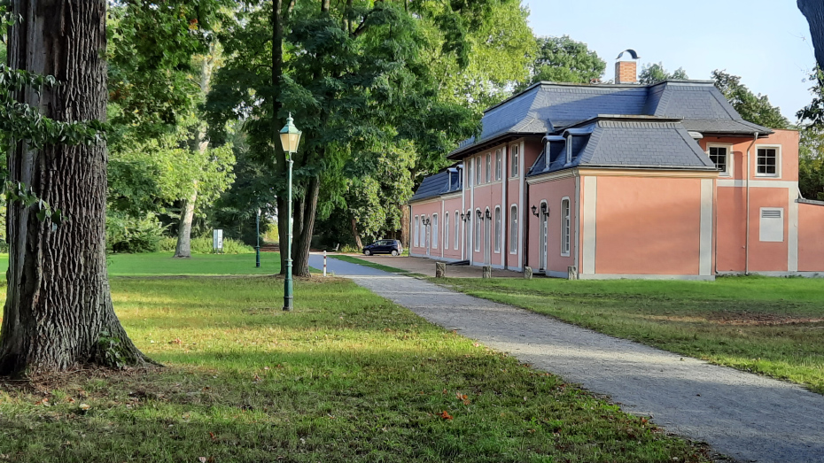 Foto: Schlösschen im Park Foto: Schlösschen im Park