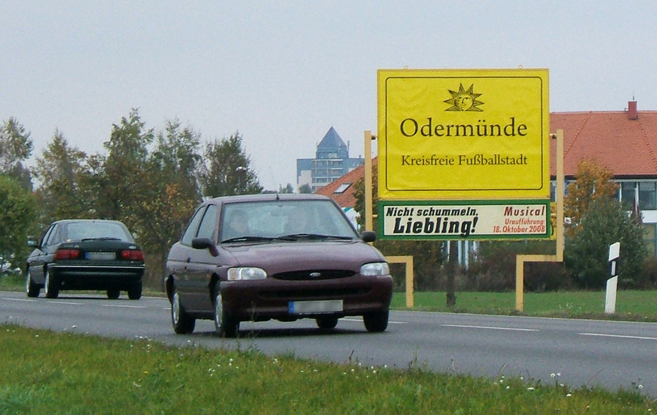 Foto: Werbetafel als Ortsteingangsschild Foto: Werbetafel als Ortsteingangsschild