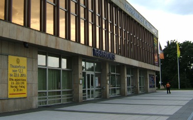 Foto: Haupteingang der Bühnen Foto: Haupteingang der Bühnen