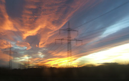 Foto: Freileitung beim Sonnenuntergang Foto: Freileitung beim Sonnenuntergang