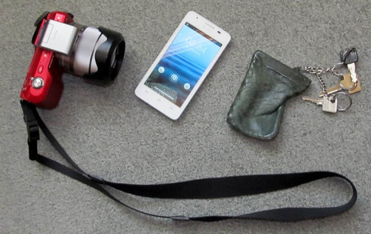 Foto: Fotoapparat, Handy, Schlüssel Foto: Fotoapparat, Handy, Schlüssel
