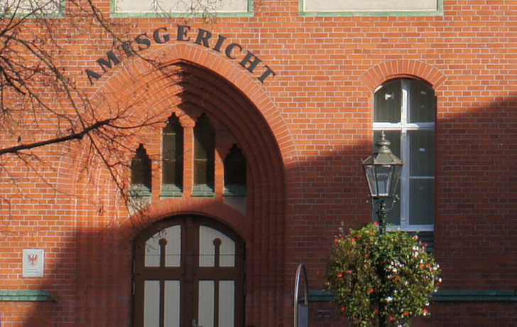 Foto: Eingang zum Amtsgericht