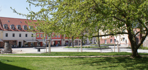 Foto: Kirchplatz ohne Marktstände Foto: Kirchplatz ohne Marktstände