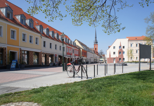 Foto: Fahrrad am Fahrradständer in der Vierradener Straße Foto: Fahrrad am Fahrradständer in der Vierradener Straße