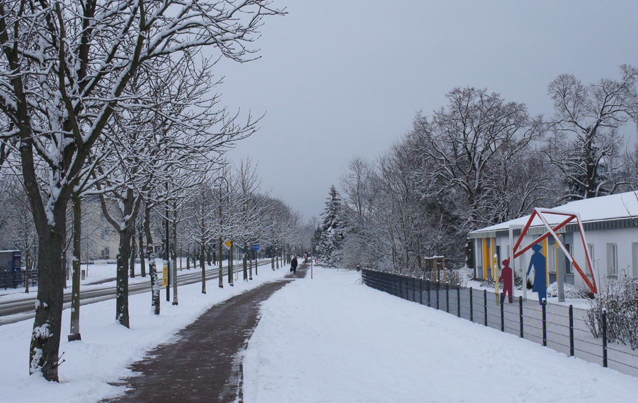 Foto: freier Fußweg an der Berliner Allee Foto: freier Fußweg an der Berliner Allee