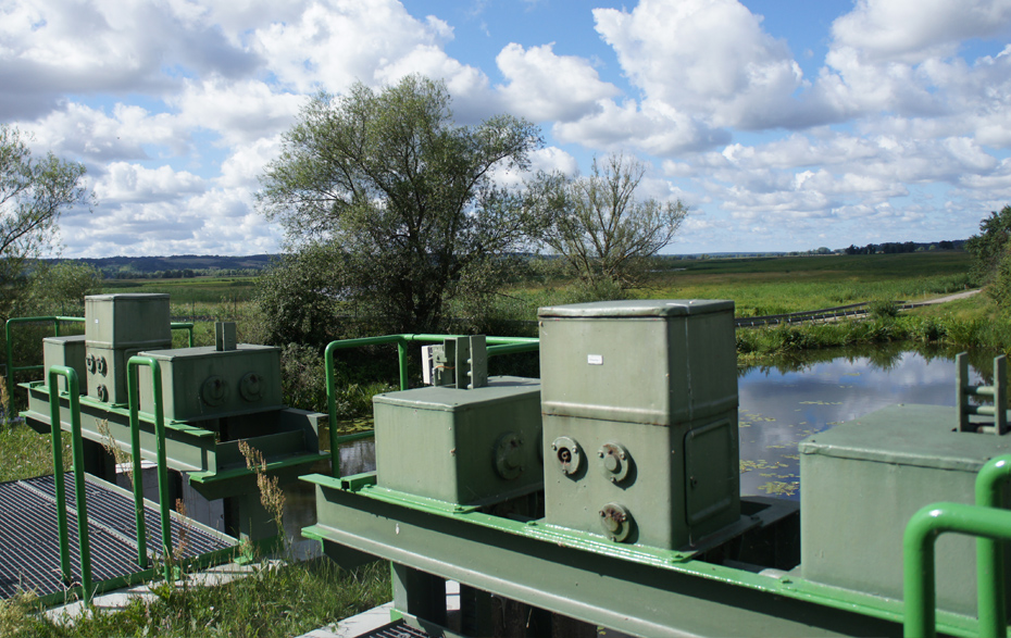 Foto: Schöpfwerk mit Blick in die Polderlandschaft Foto: Schöpfwerk mit Blick in die Polderlandschaft