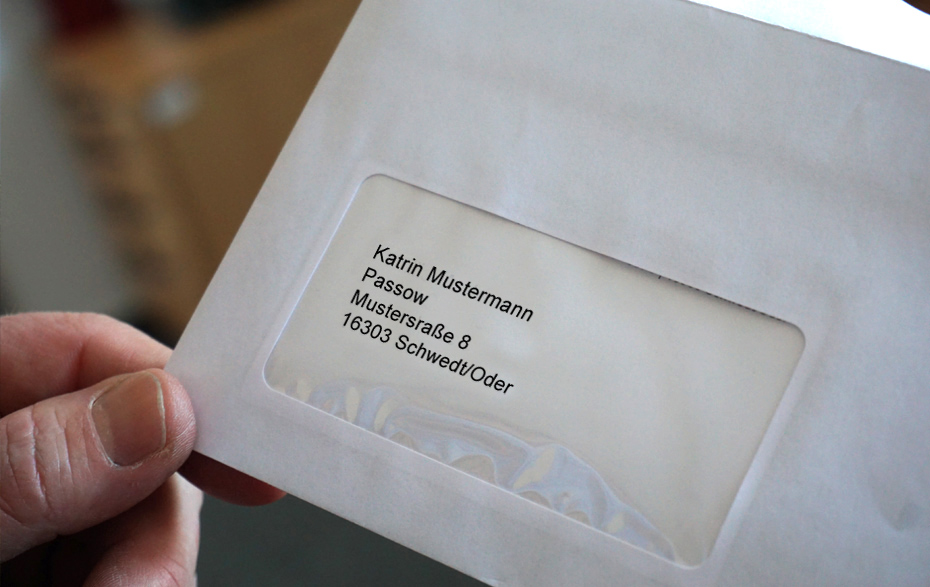 Foto: Brief in der Hand Foto: Brief in der Hand