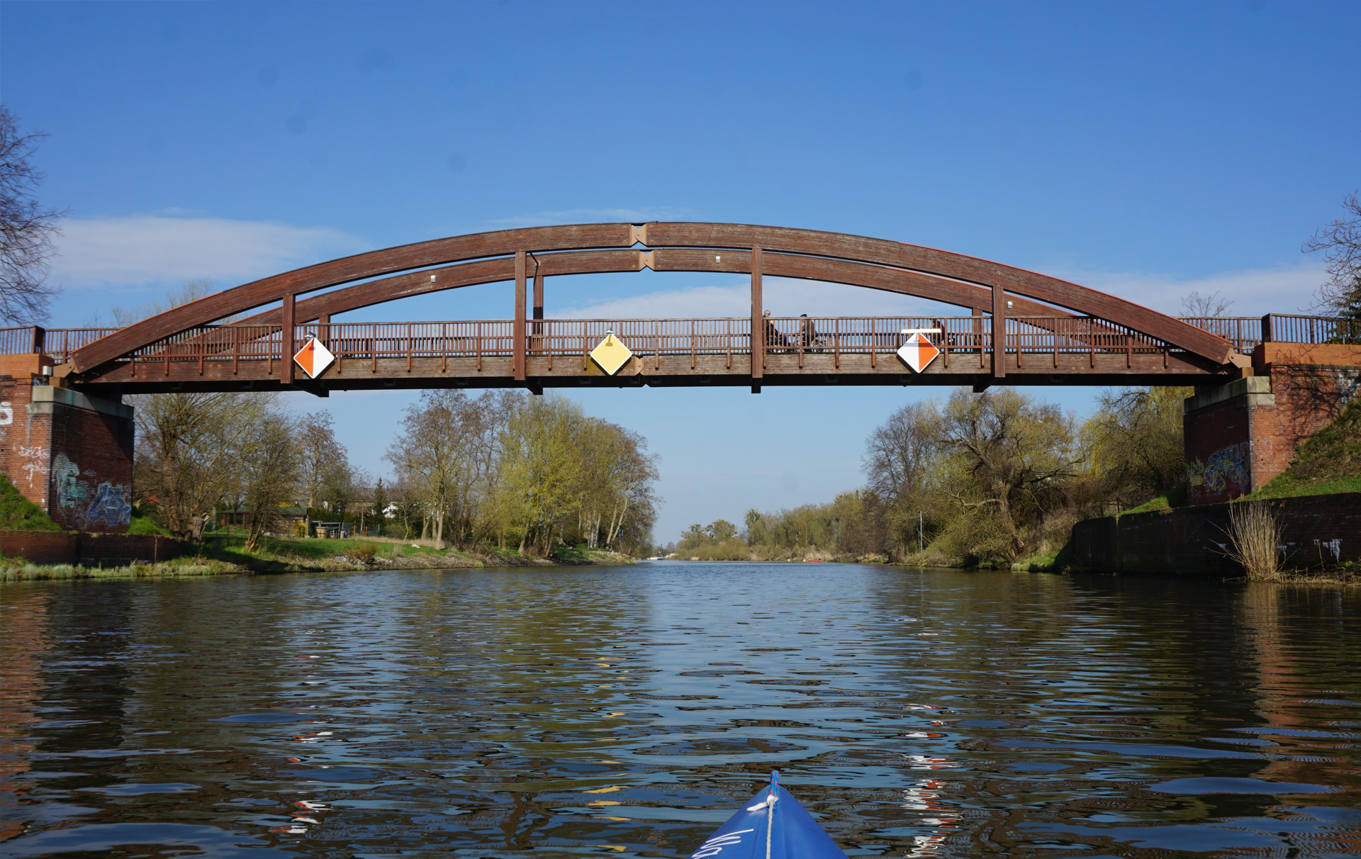 Foto: Brücke über den Kanal