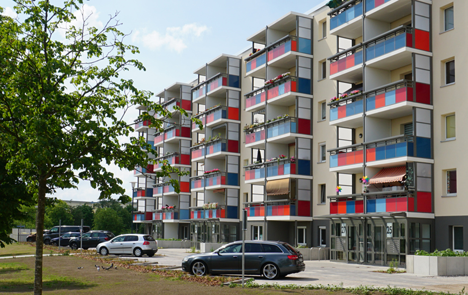 Foto: saniertes, farbiges Wohnhaus Foto: saniertes, farbiges Wohnhaus