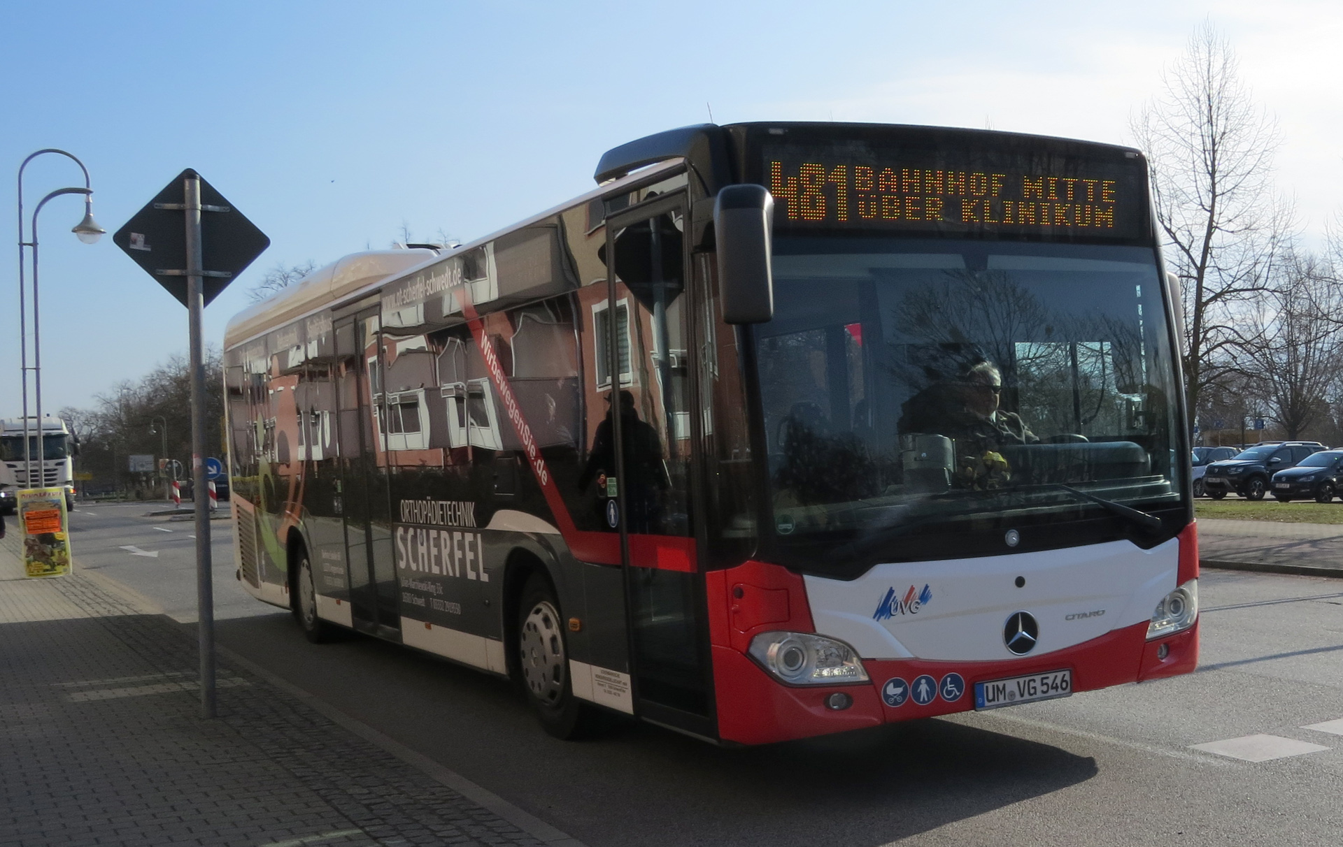 Foto: Bus von vorn Foto: Bus von vorn