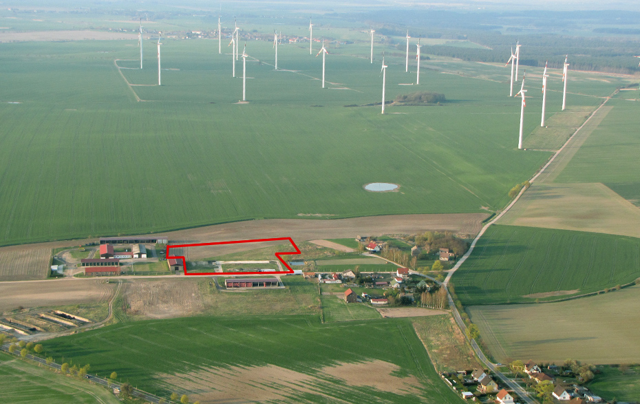 Luftbild mit roter Markierung Luftbild mit roter Markierung