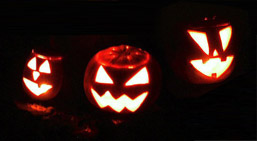 Foto: 3 leuchtende Halloweenmasken Foto: 3 leuchtende Halloweenmasken