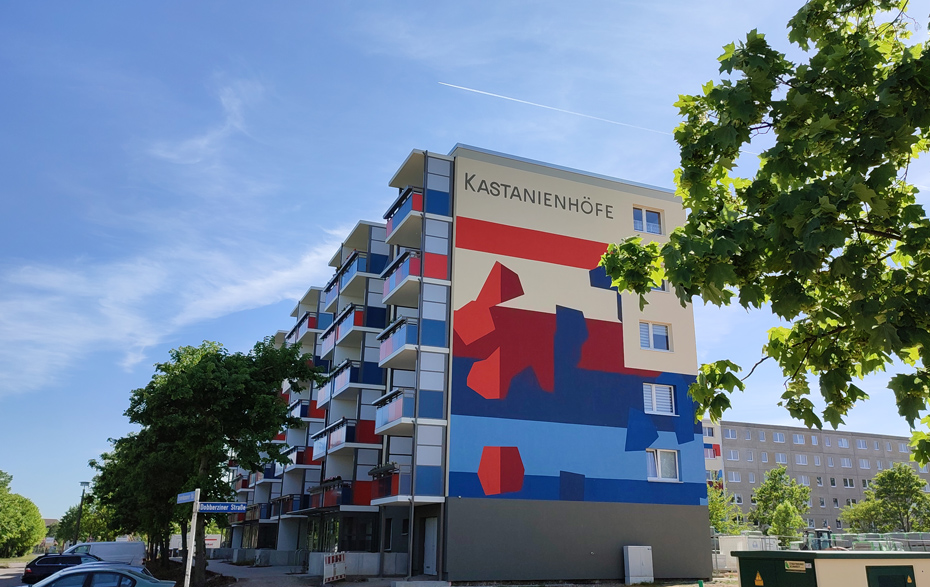 Foto: Fassade in Rot und Blau mit dem Schriftzug Kastanienhöfe