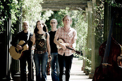 Foto: Quartett mit Instrumenten in einem Park Foto: Quartett mit Instrumenten in einem Park