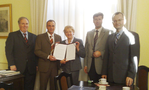 Foto: Teilnehmer der Vertragsunterzeichnung Foto: Teilnehmer der Vertragsunterzeichnung