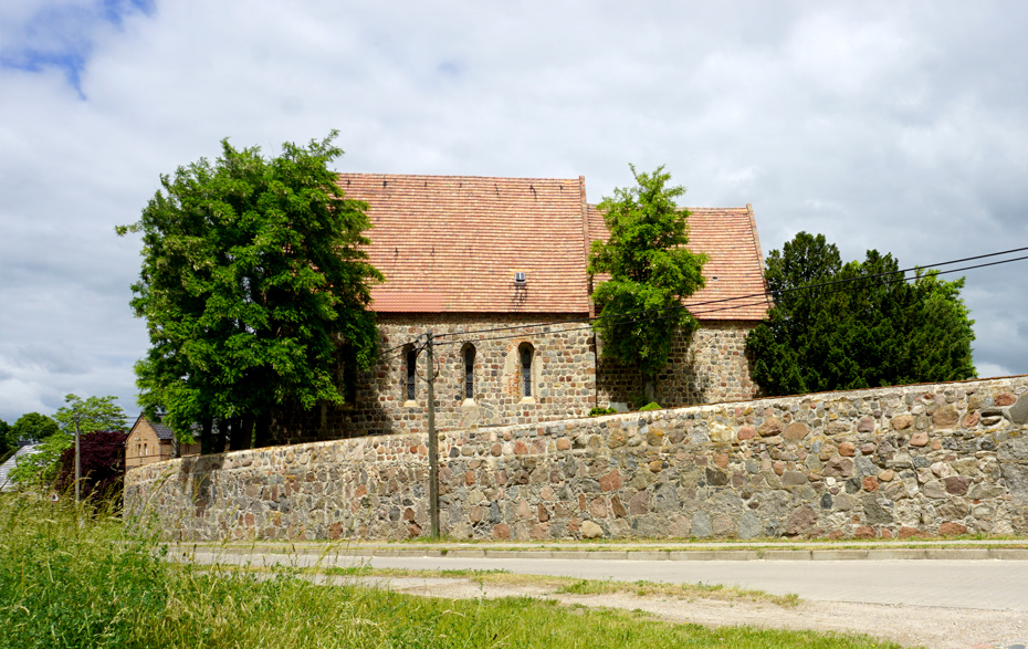 Foto: Kirche ohne Turm