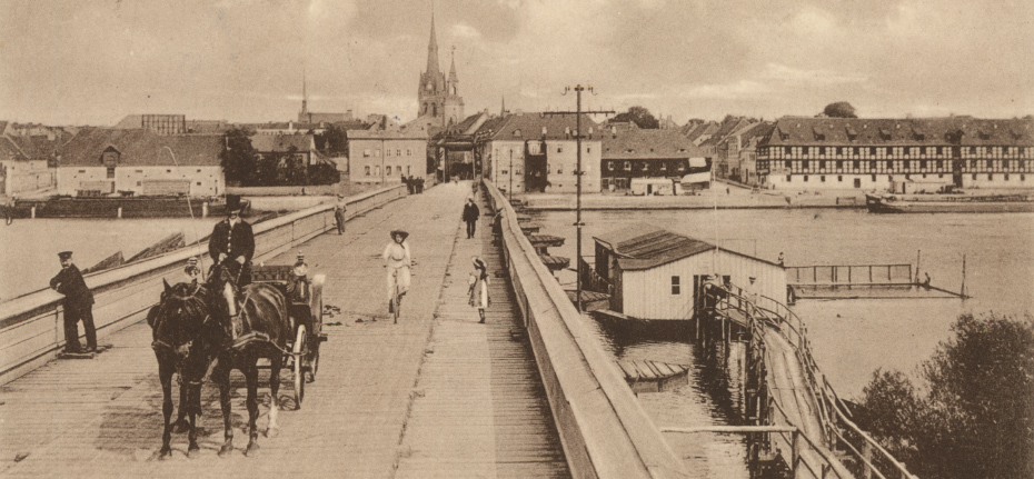 Foto: Stadtsilhouette von der Brücke aus