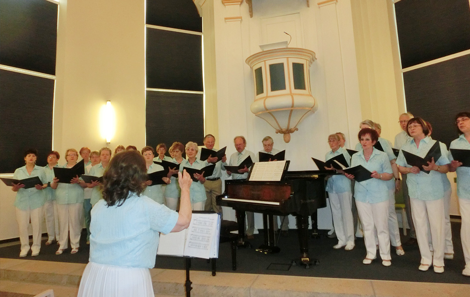 Foto: Chor im Berlischky-Pavillon Foto: Chor im Berlischky-Pavillon
