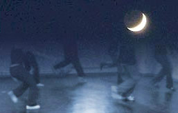 Foto: Mond und Tänzer Foto: Mond und Tänzer