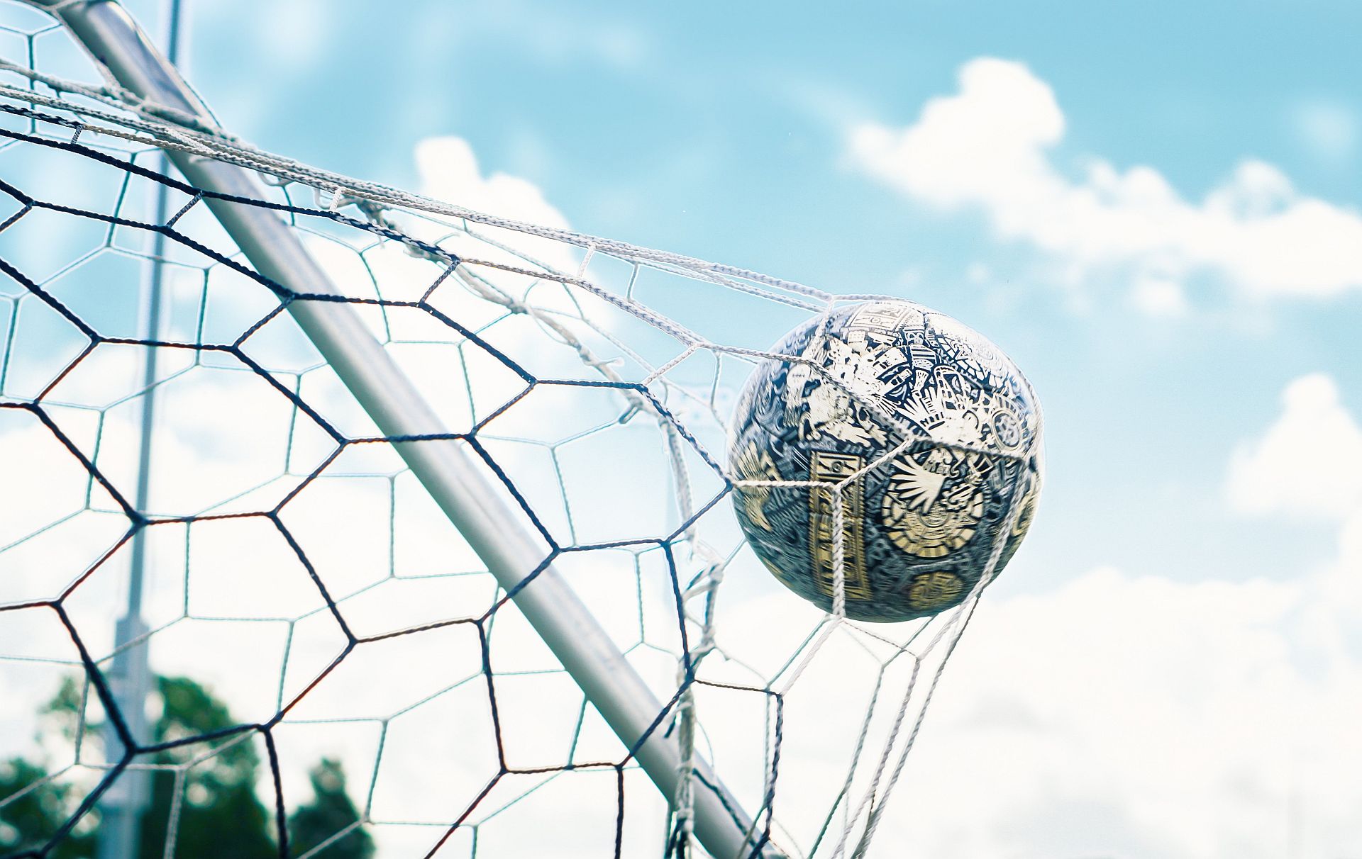 Foto: Fußball im Tor (pixabay)