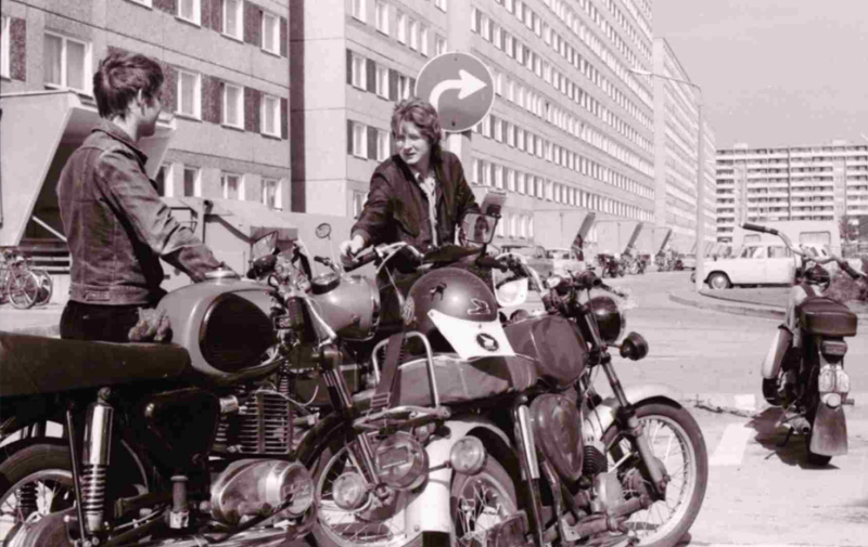 Foto: 2 Männer mit ihren Motorrädern Foto: 2 Männer mit ihren Motorrädern