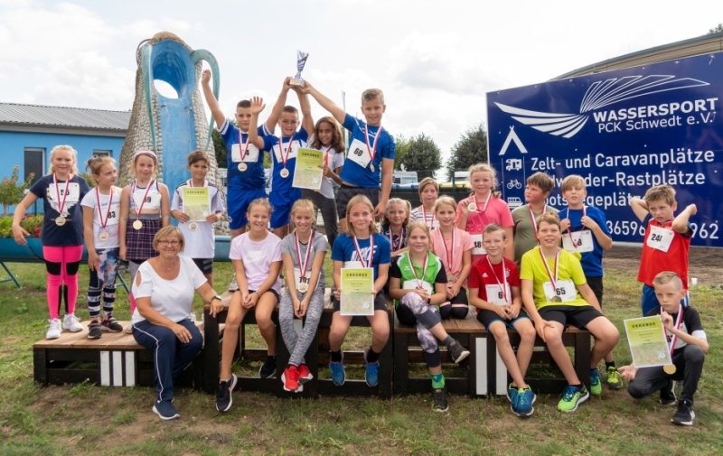 Gruppenfoto vor dem Walross Gruppenfoto vor dem Walross