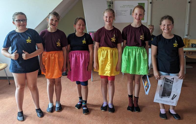 Foto: 6 Kinder nach der Vorstellung ihres Projektes Foto: 6 Kinder nach der Vorstellung ihres Projektes